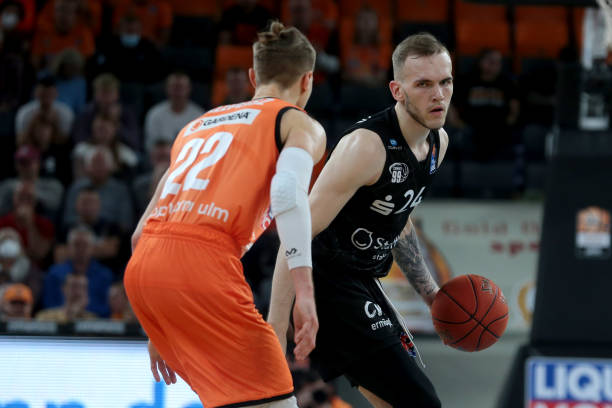 跨越国界的 跨越国界的