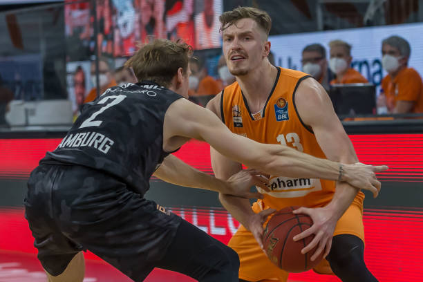 卡利亚里的 卡利亚里的