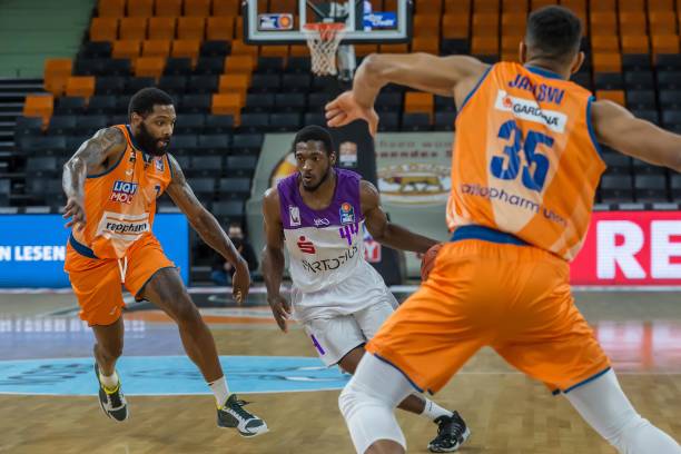 形成前后场 形成前后场